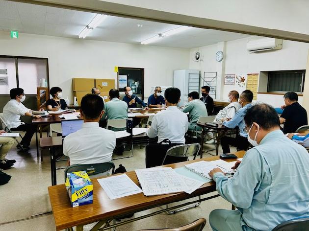リニューアルの定例会議を行いました。