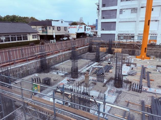 着々と基礎工事が行われています。